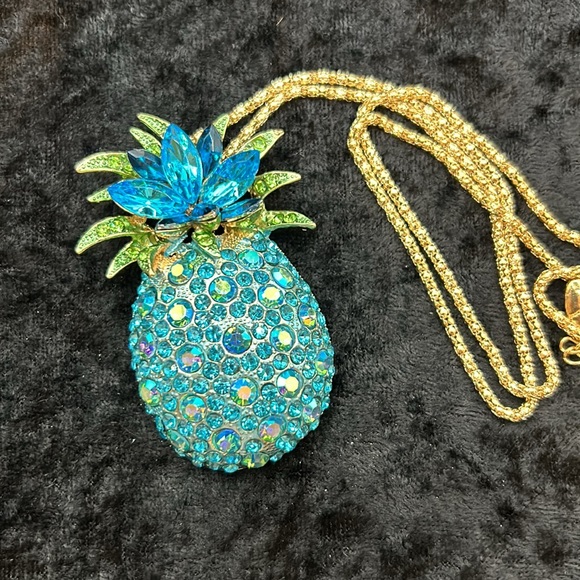 Betsey Johnson Blue Pineapple Pendant Necklace 🍍 - Picture 5 of 5